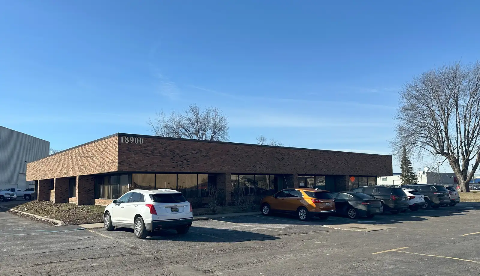 18900 15 Mile Rd, Clinton Township, MI 48035