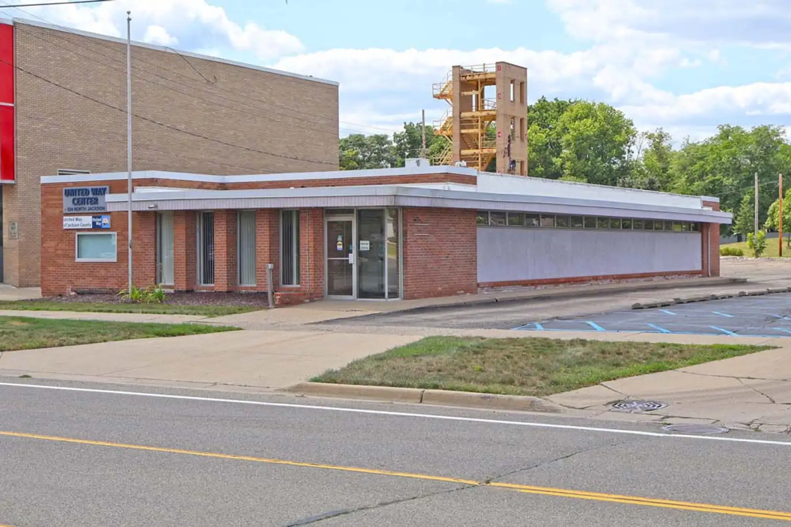 3,840 SF Single Tenant office just north of Downtown Jackson image 1