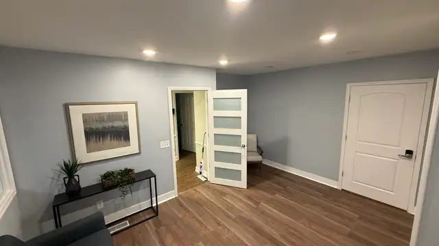 1300 N Waverly Rd thumbnail 3