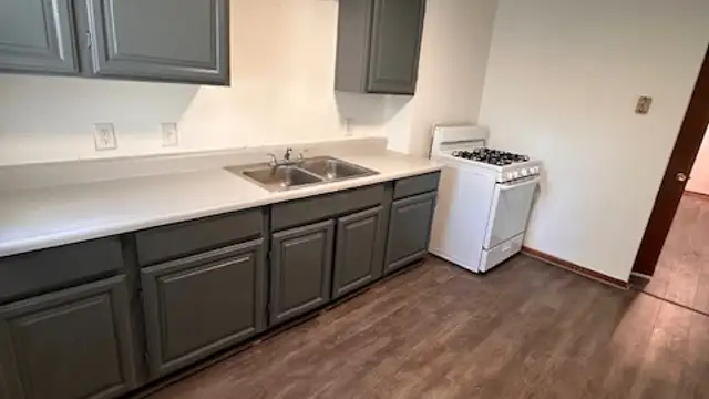2820 Collingwood Blvd thumbnail 2