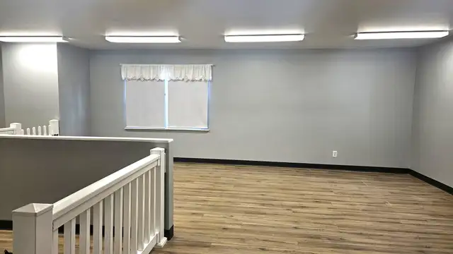 511 S Center Rd thumbnail 3