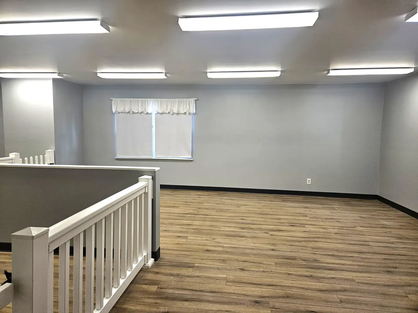 511 S Center Rd image 3