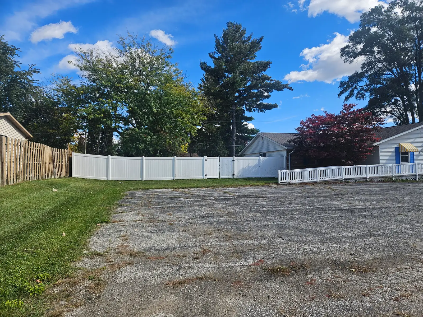511 S Center Rd image 16