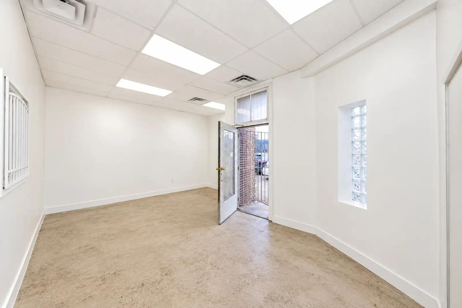 13940 Gratiot Ave image 7