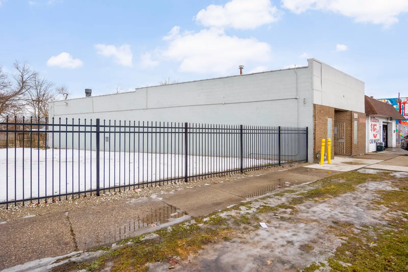 13940 Gratiot Ave image 4