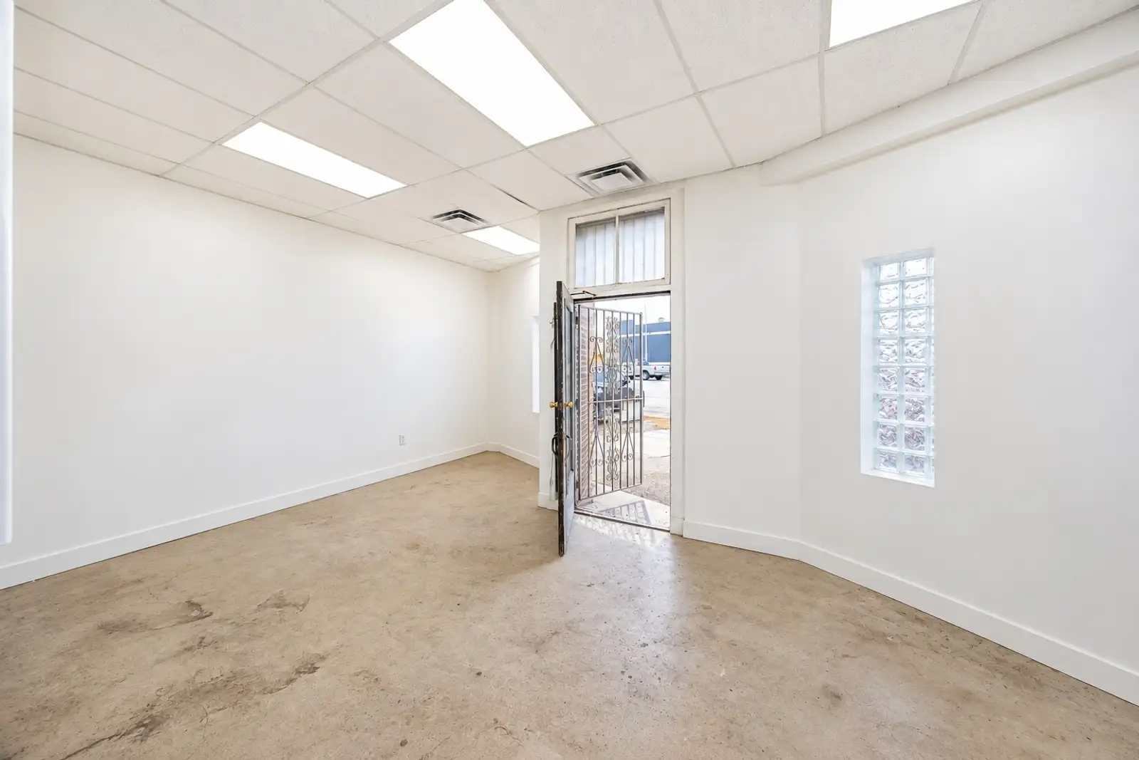13940 Gratiot Ave image 5