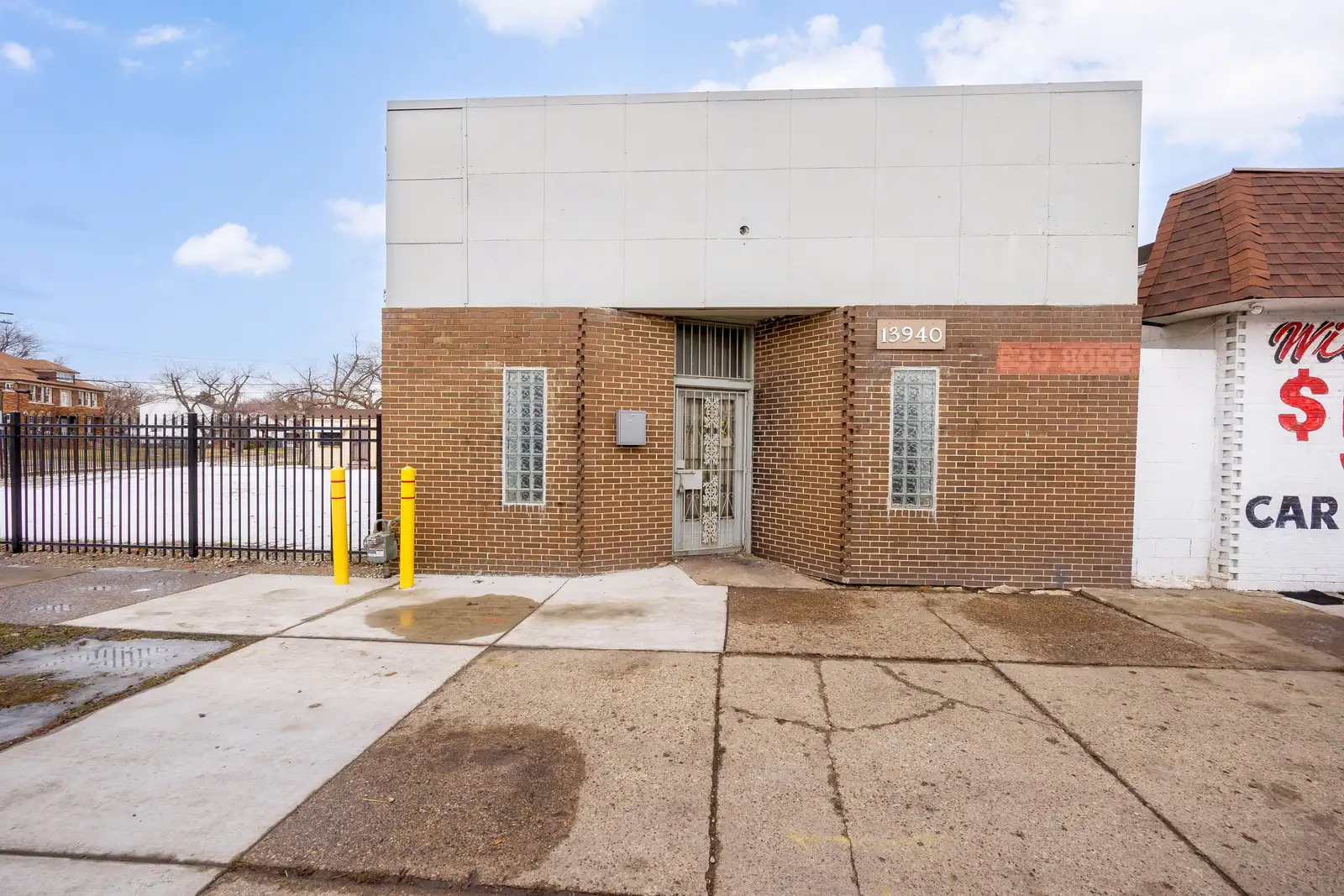 13940 Gratiot Ave