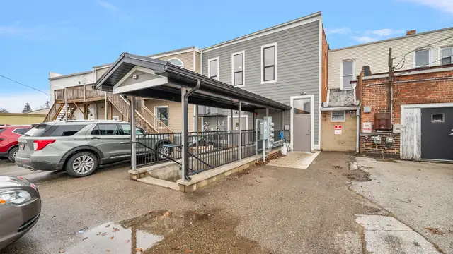 112 E 3rd St thumbnail 3