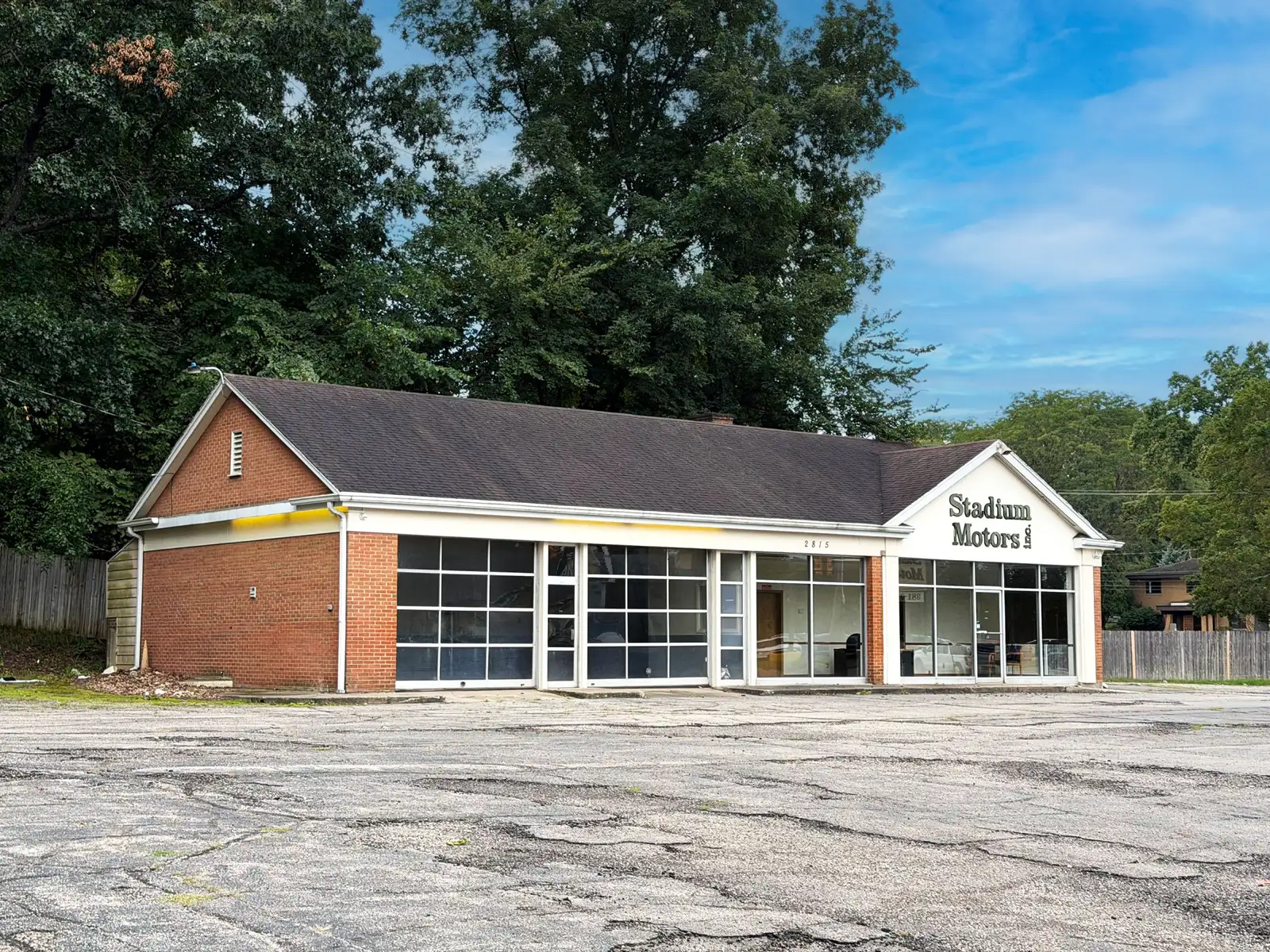 2,052 SF Automotive Shop/Service