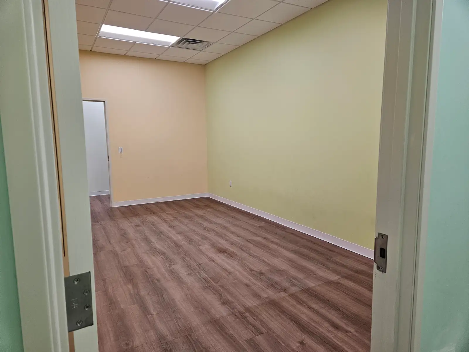 4620 State image 11