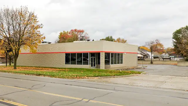 19040 Ecorse Rd thumbnail 2