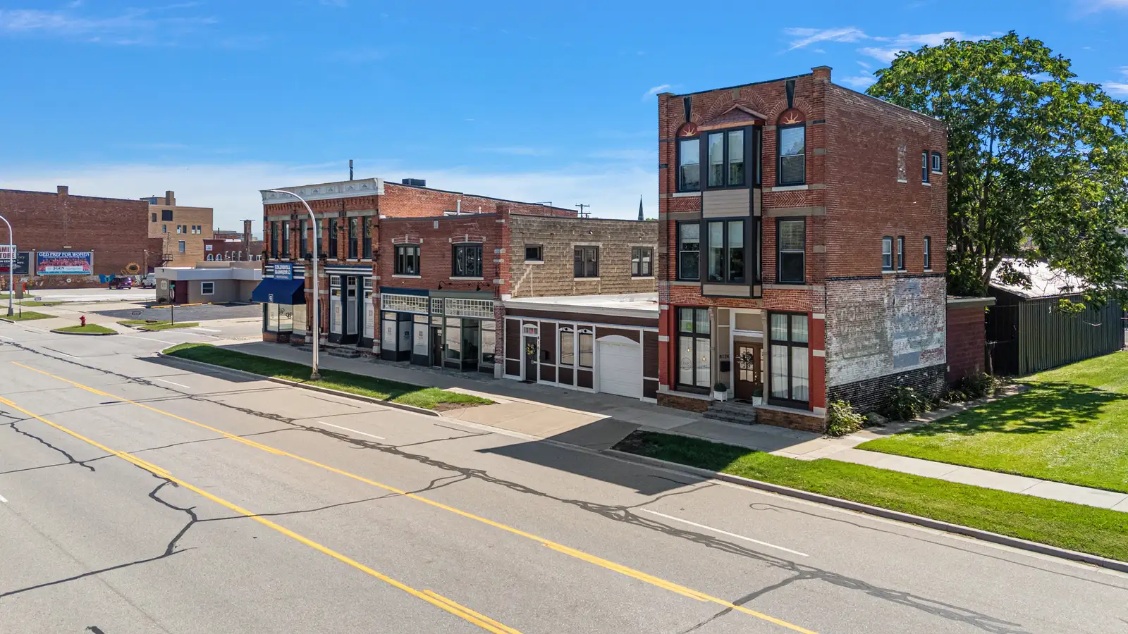 802-812 Lapeer Ave image 2