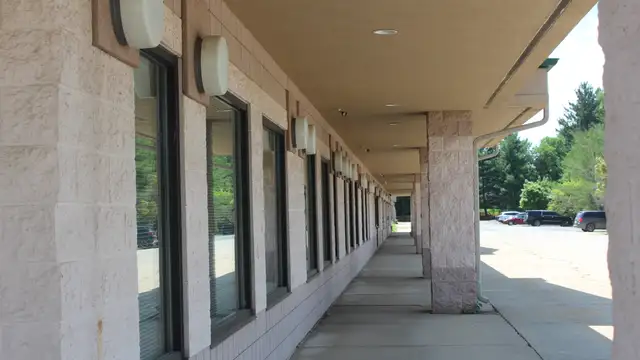 Conference Center/Retail Units thumbnail 4