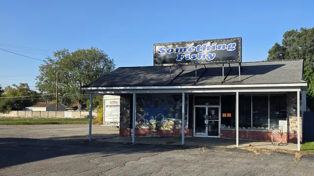 954 S Wayne Rd thumbnail 3