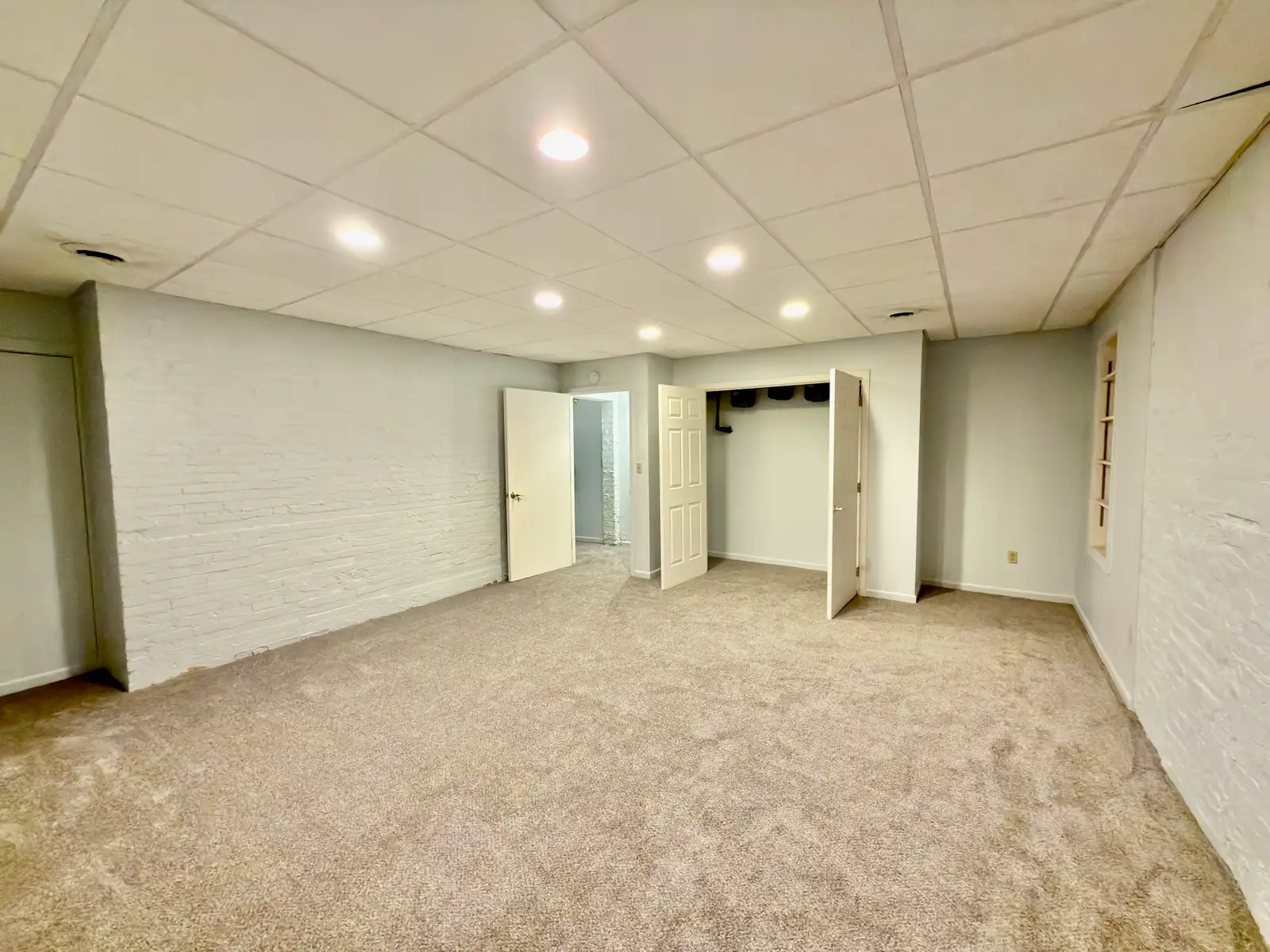 77 Oak St image 9