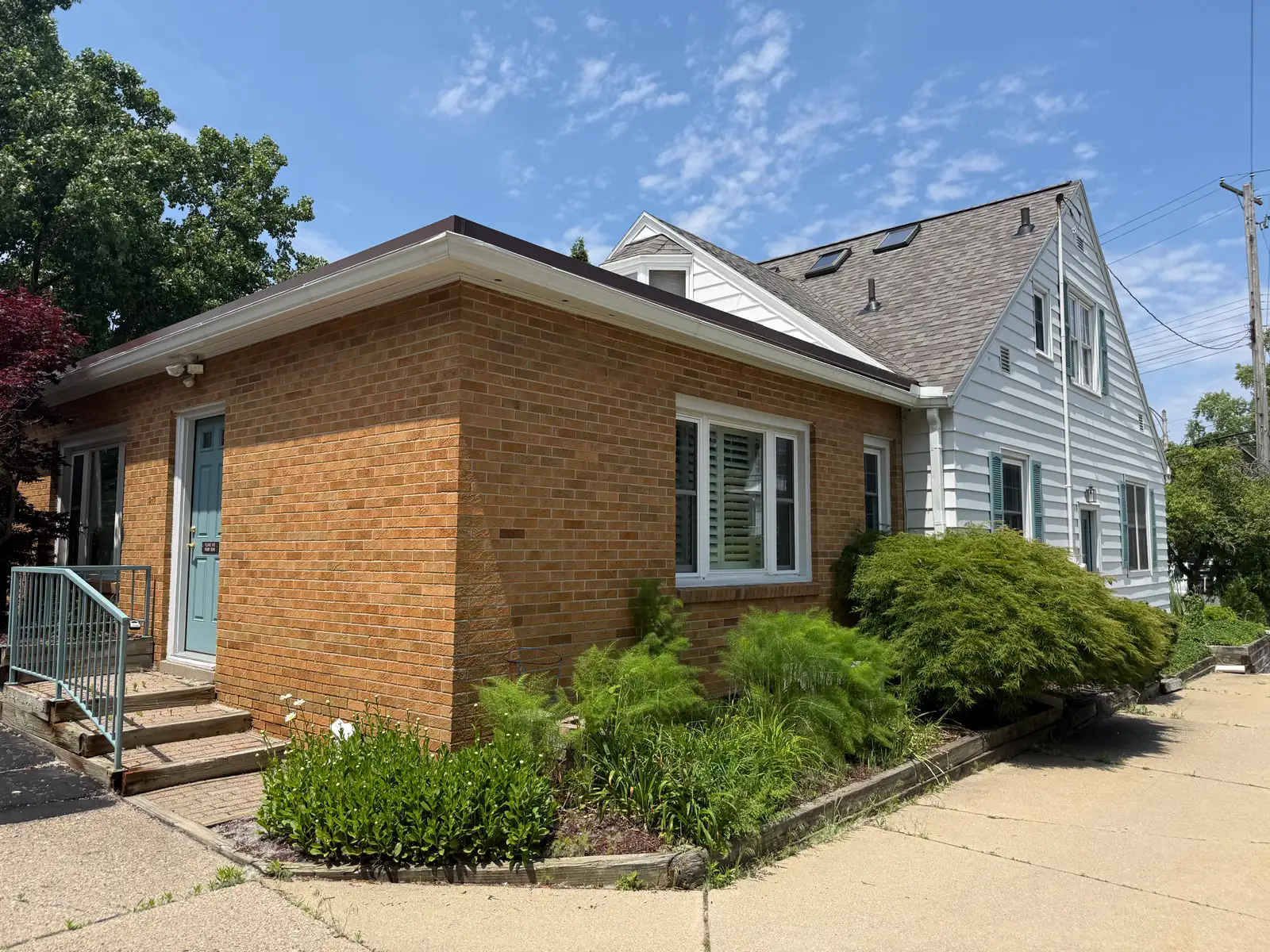415 W Grand River Ave image 3