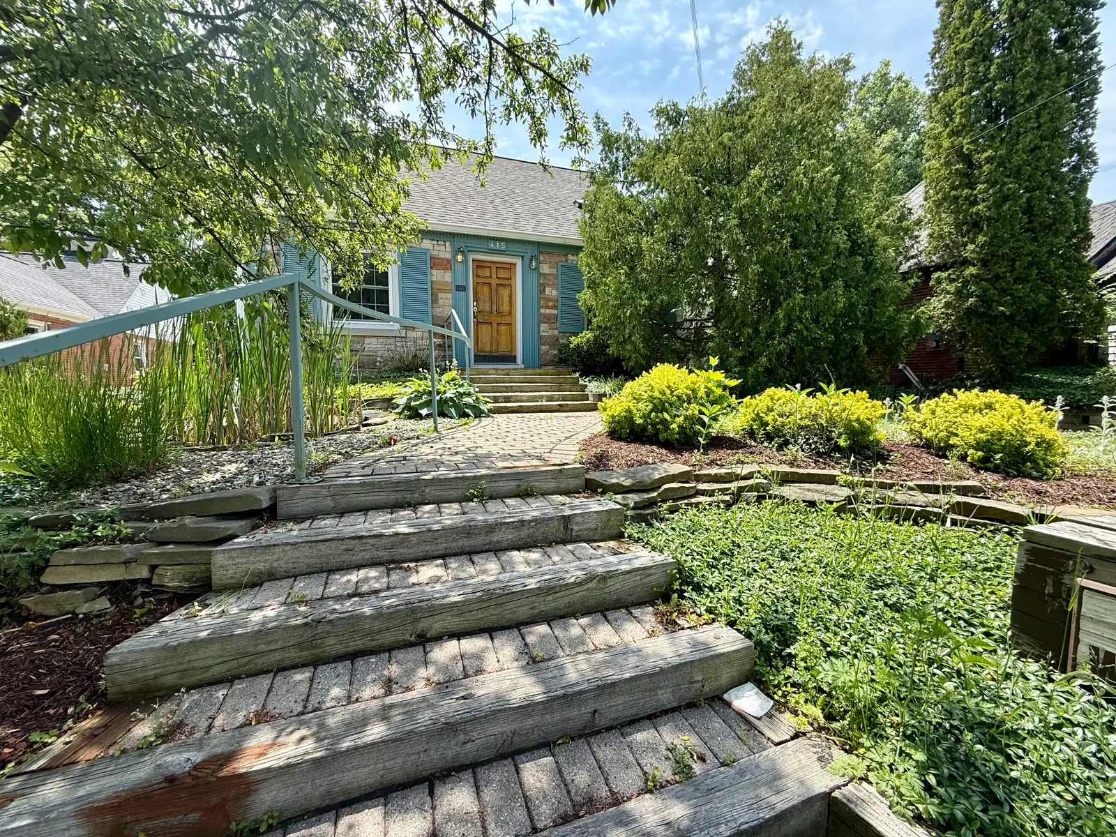 415 W Grand River Ave image 19