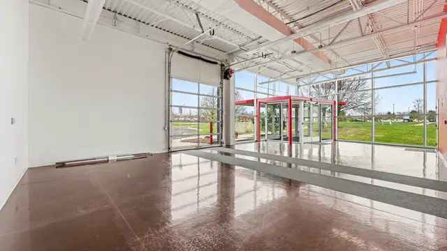 REDUCED LEASE RATE: Flex Space Offering Exceptional Versatility thumbnail 5