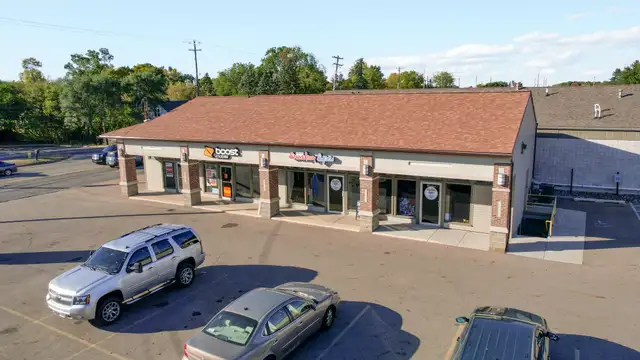 Waverly Road Plaza thumbnail 2