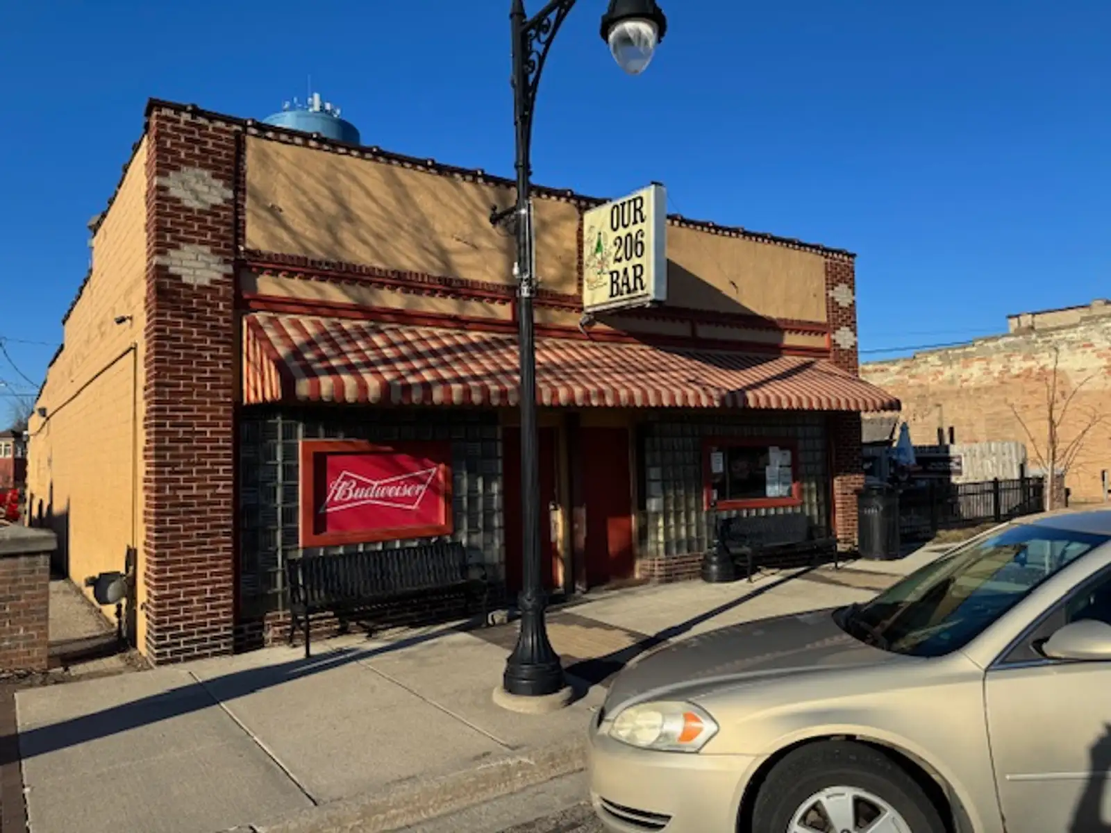 206 W Main St image 1