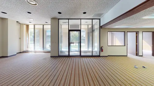 610 W Ottawa St thumbnail 3