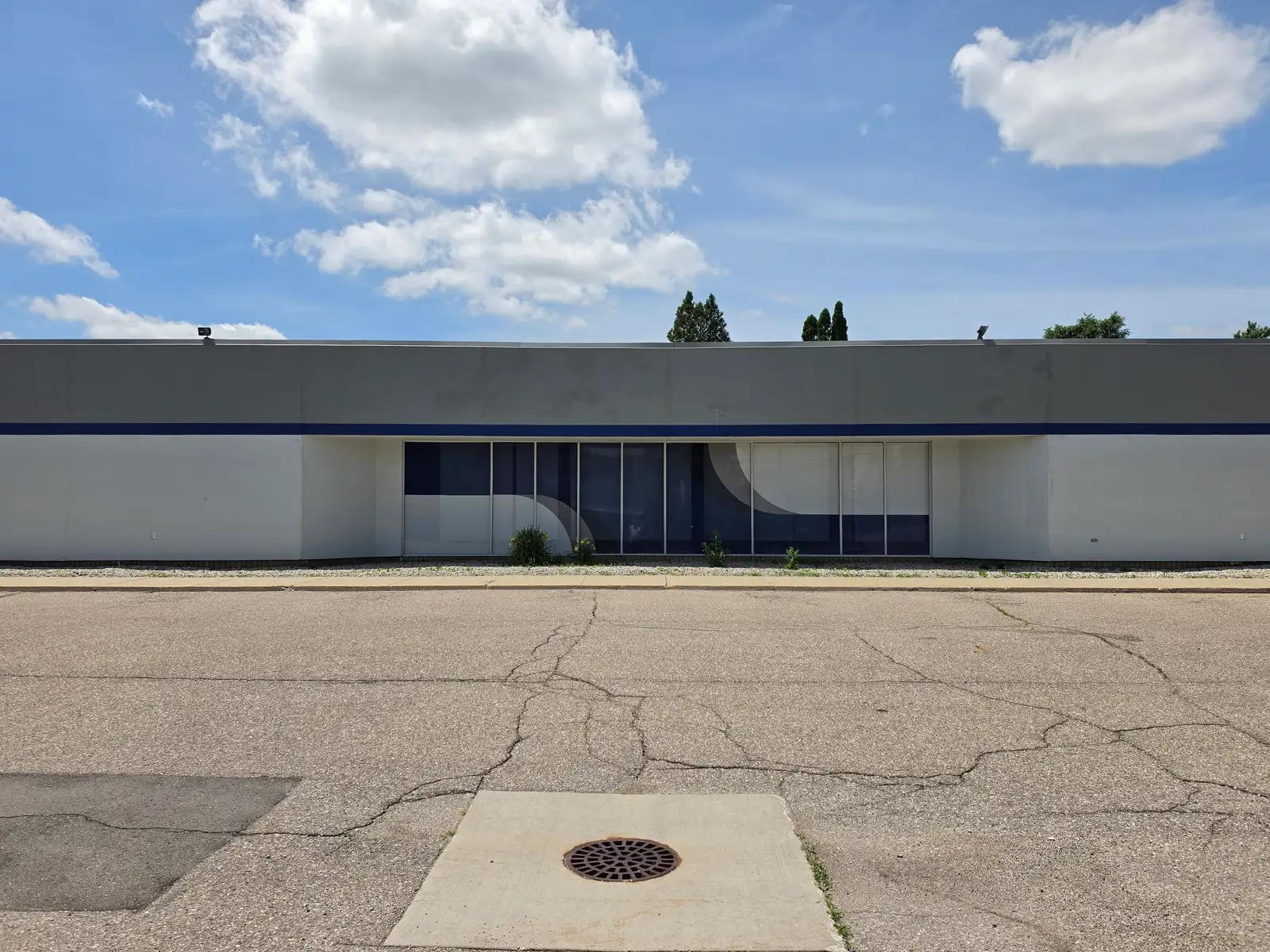 Burton Retail / Office For Sale!! image 7