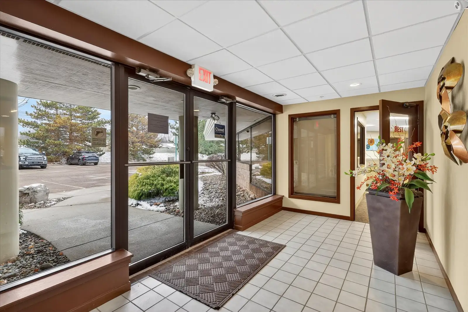 Office Building Creyts Rd, 2-Suites:  1,850 SqFt and 3,500 SqFt or Combine image 5