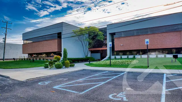 23800 Orchard Lake Rd thumbnail 2
