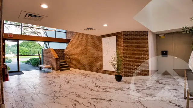 23800 Orchard Lake Rd thumbnail 5