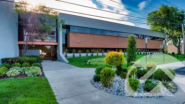 23800 Orchard Lake Rd thumbnail 3
