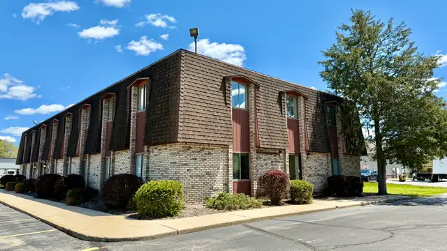 1050 N Milford Rd #101 thumbnail 4