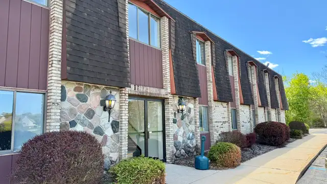 1050 N Milford Rd #101 thumbnail 3