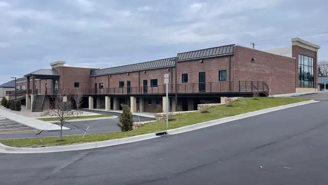 2700 E. Grand River thumbnail 4