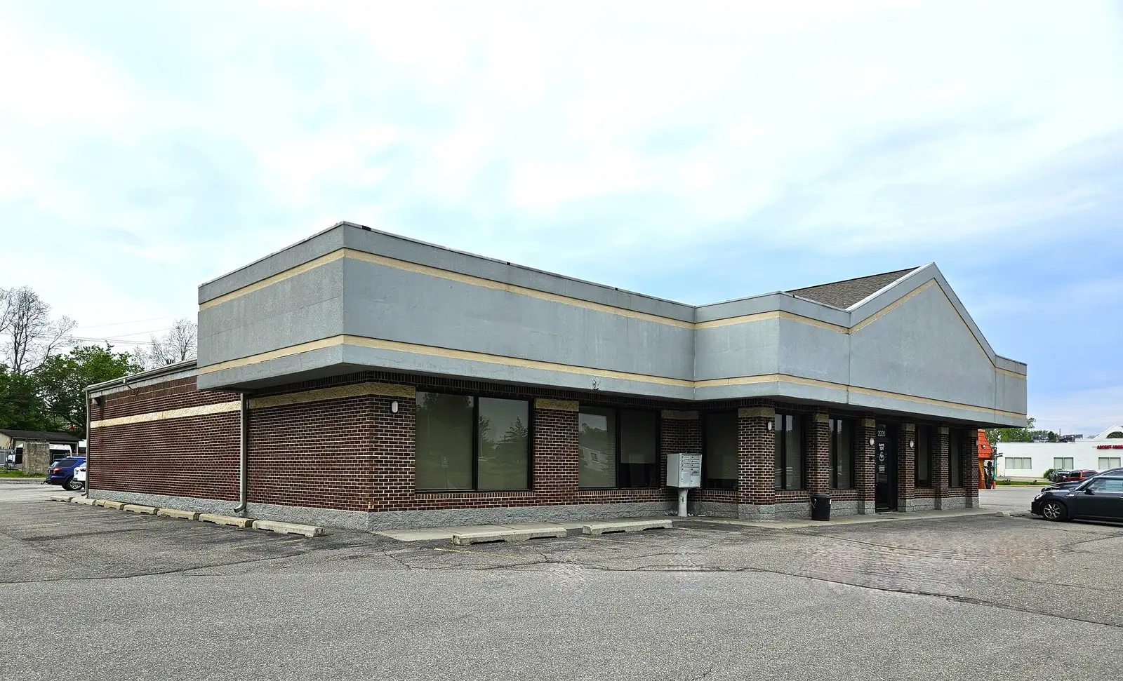 2020 E Grand River - East Bldg