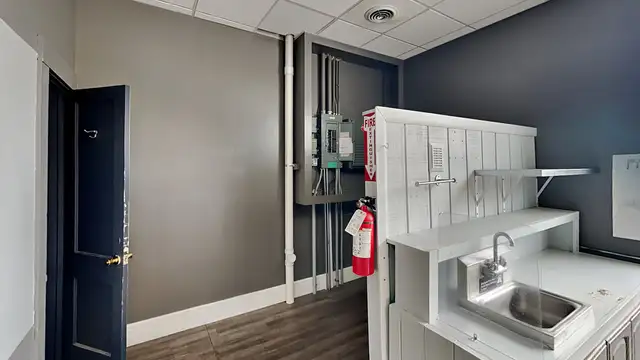 127 E Superior St Unit B thumbnail 3