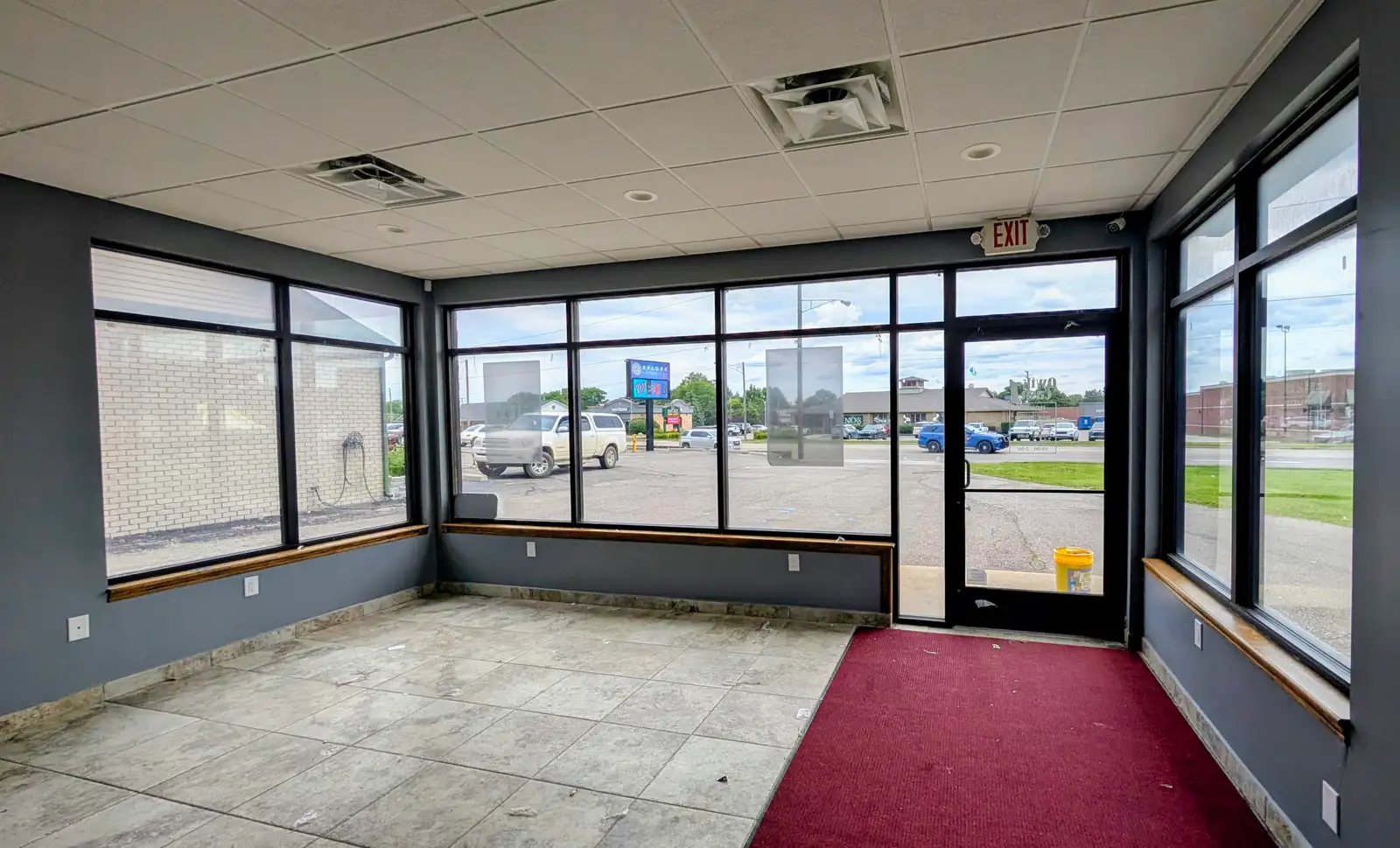 832 S Main St image 4