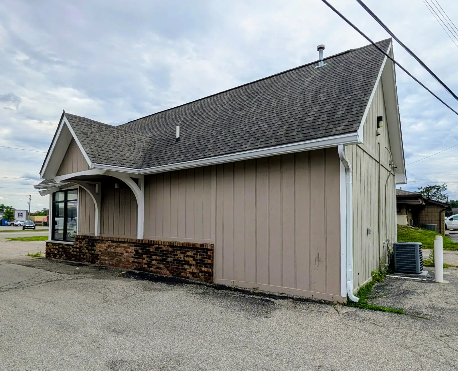 832 S Main St image 2