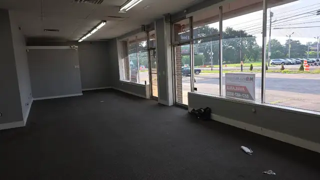 521 E Jolly Rd thumbnail 3