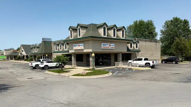 Fiddlers Cove Shopping Center thumbnail 3