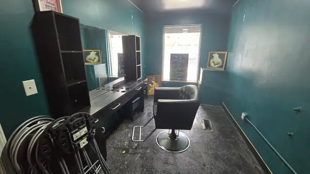 15711 E Warren Ave thumbnail 2