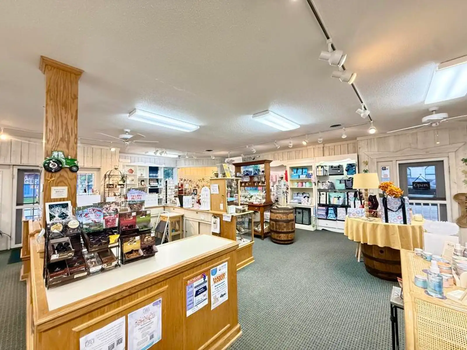 Prime Downtown Location in a High Tourism Area image 6