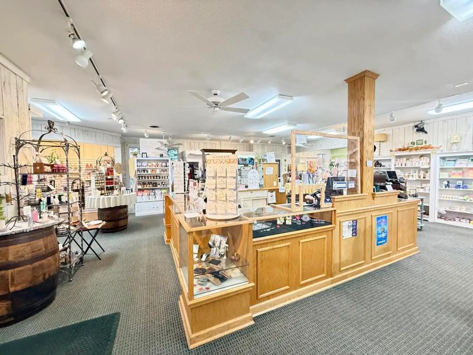 Prime Downtown Location in a High Tourism Area image 5