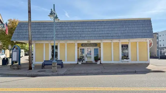 Prime Downtown Location in a High Tourism Area thumbnail 3