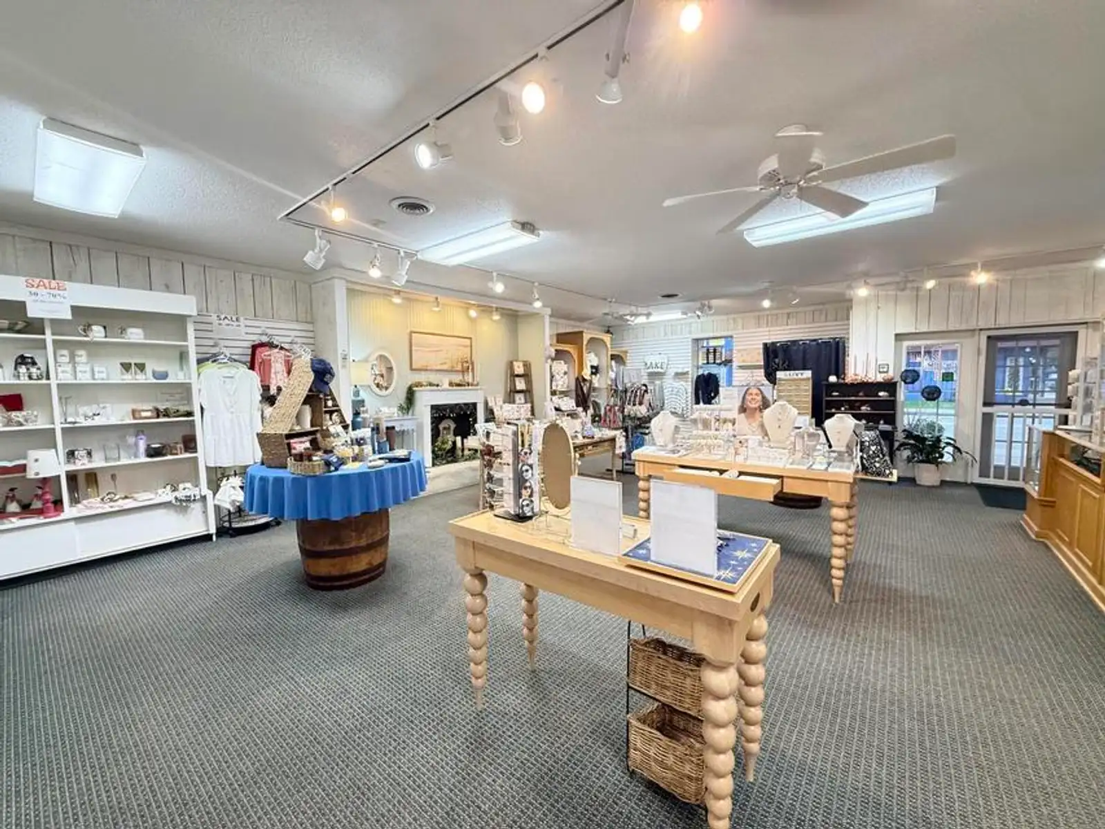Prime Downtown Location in a High Tourism Area image 11