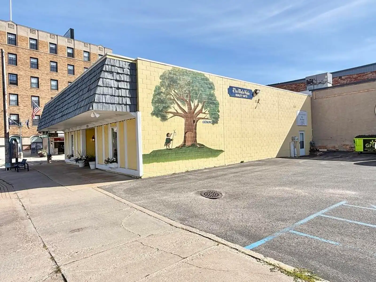Prime Downtown Location in a High Tourism Area image 16