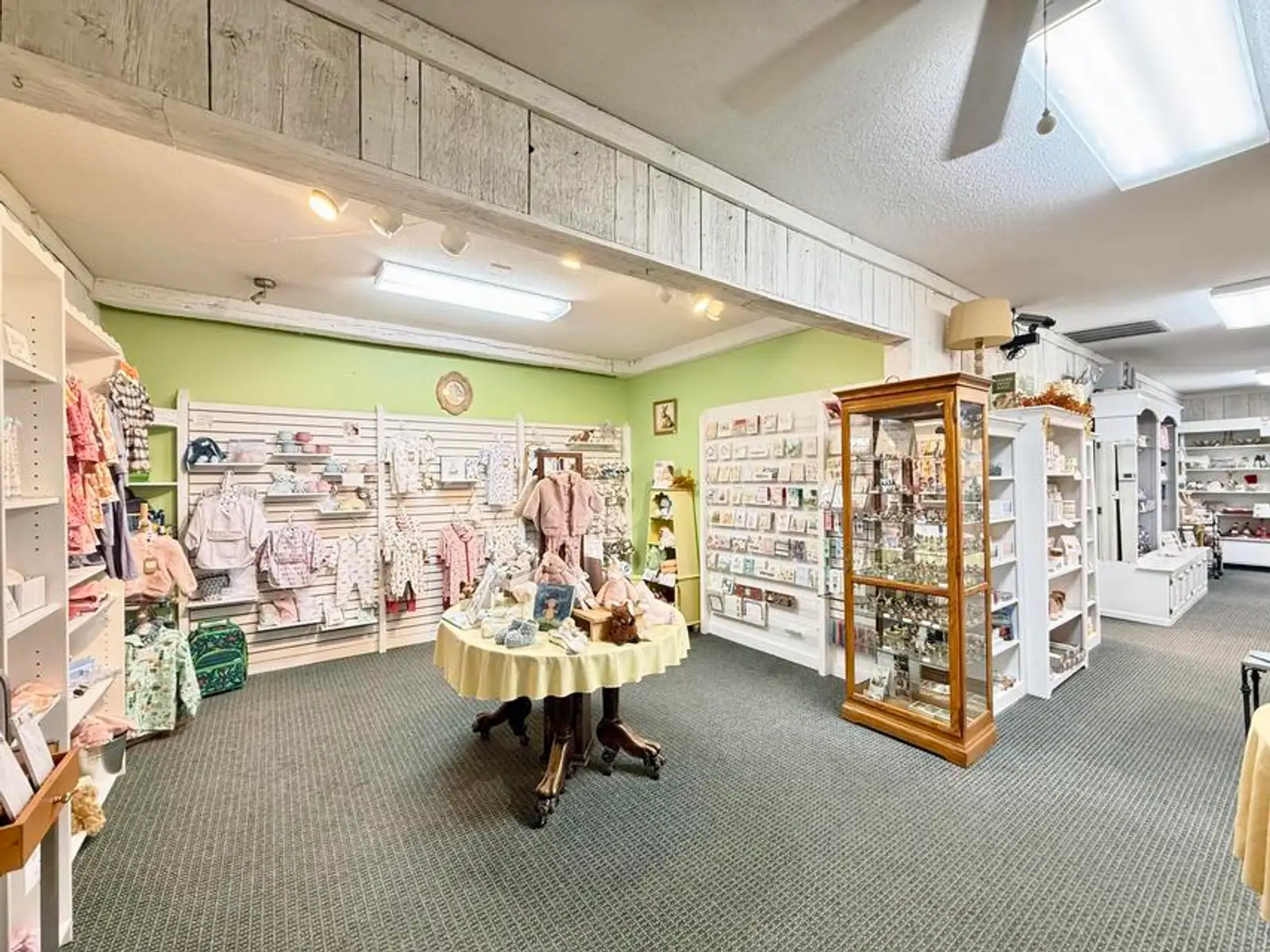 Prime Downtown Location in a High Tourism Area image 9