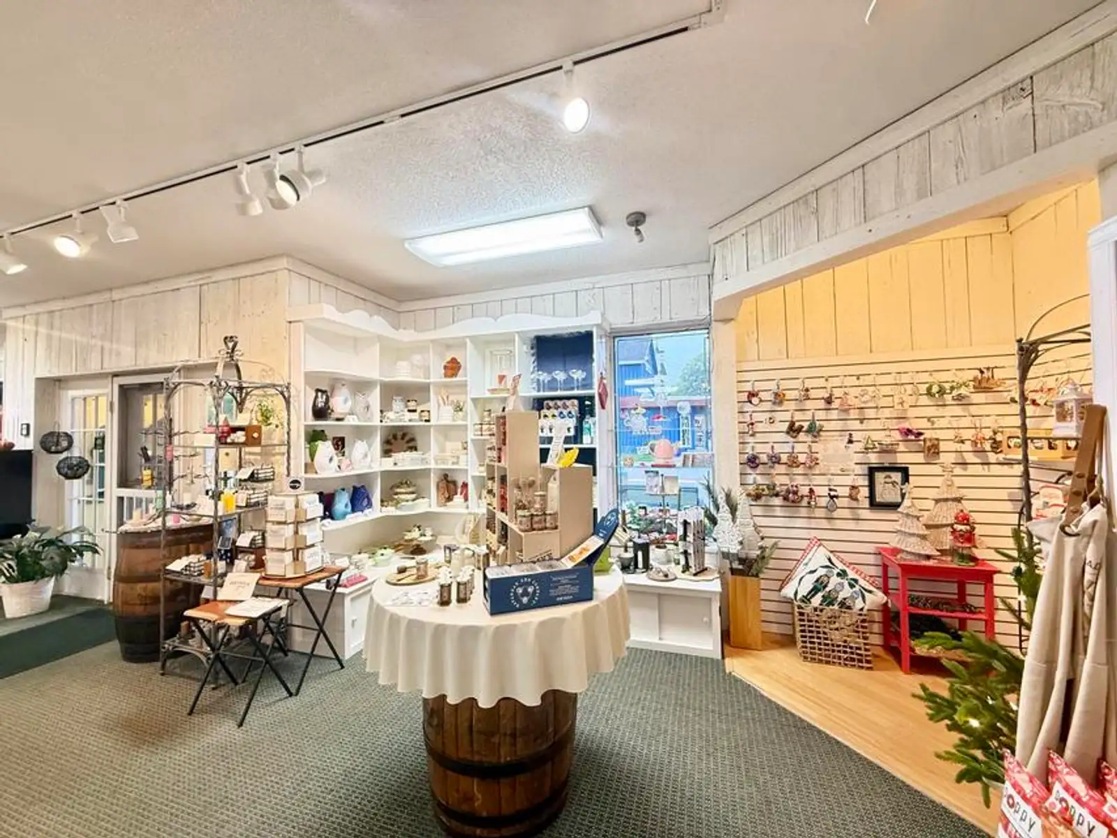 Prime Downtown Location in a High Tourism Area image 7