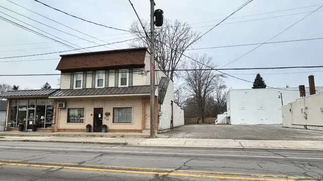 8955 Lewis Ave thumbnail 5