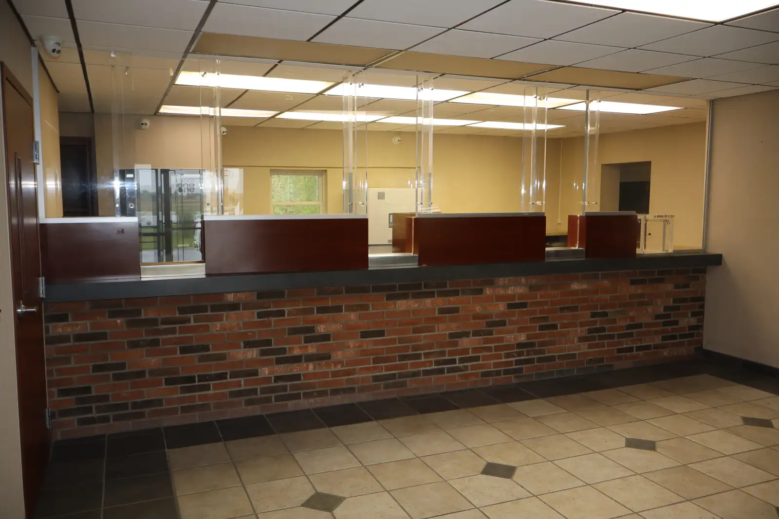 FOR SALE: 1,602 SF OFFICE/RETAIL/DRIVE THRU CALL TRADEMARK 989-792-6400 image 5