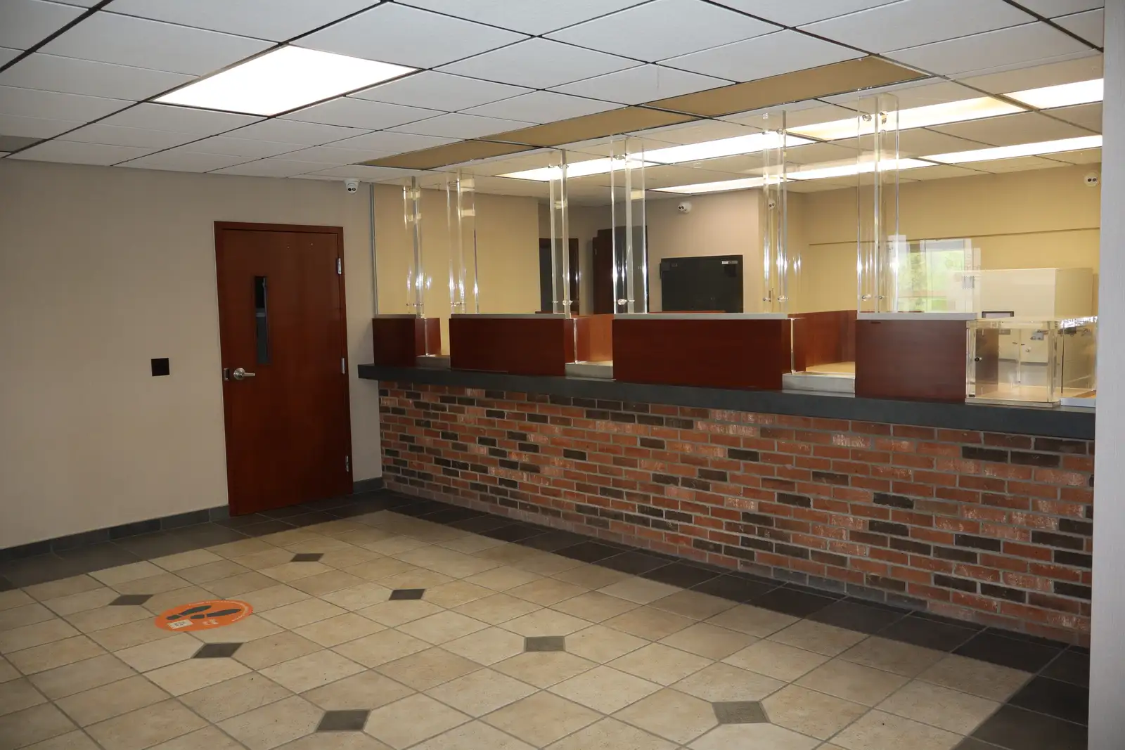 FOR SALE: 1,602 SF OFFICE/RETAIL/DRIVE THRU CALL TRADEMARK 989-792-6400 image 2